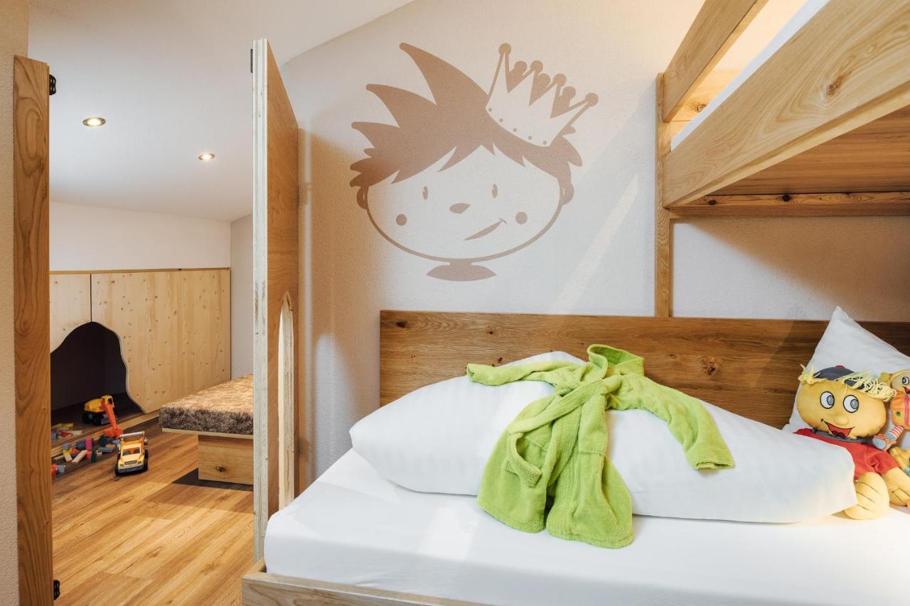 Kinderhotel Laderhof لاديس المظهر الخارجي الصورة