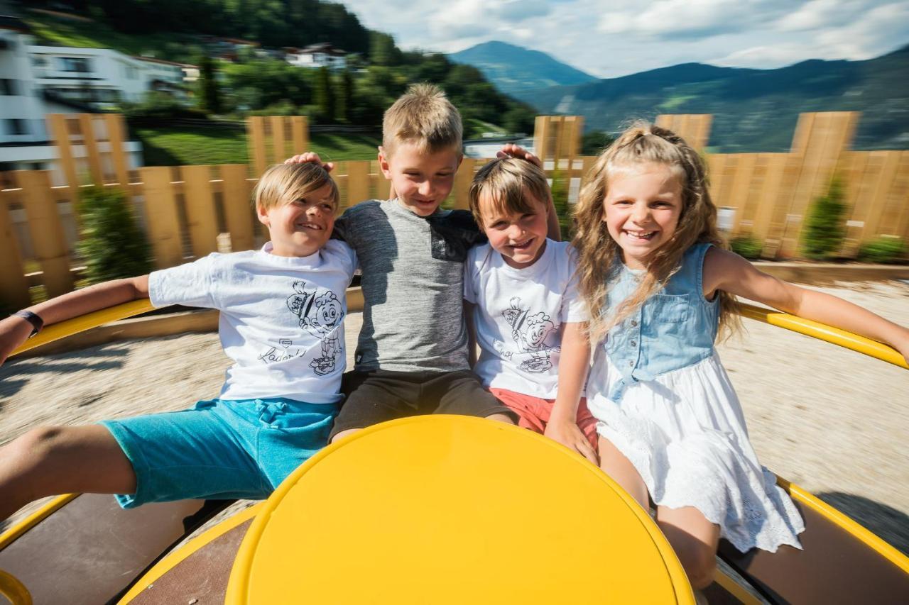 Kinderhotel Laderhof لاديس المظهر الخارجي الصورة