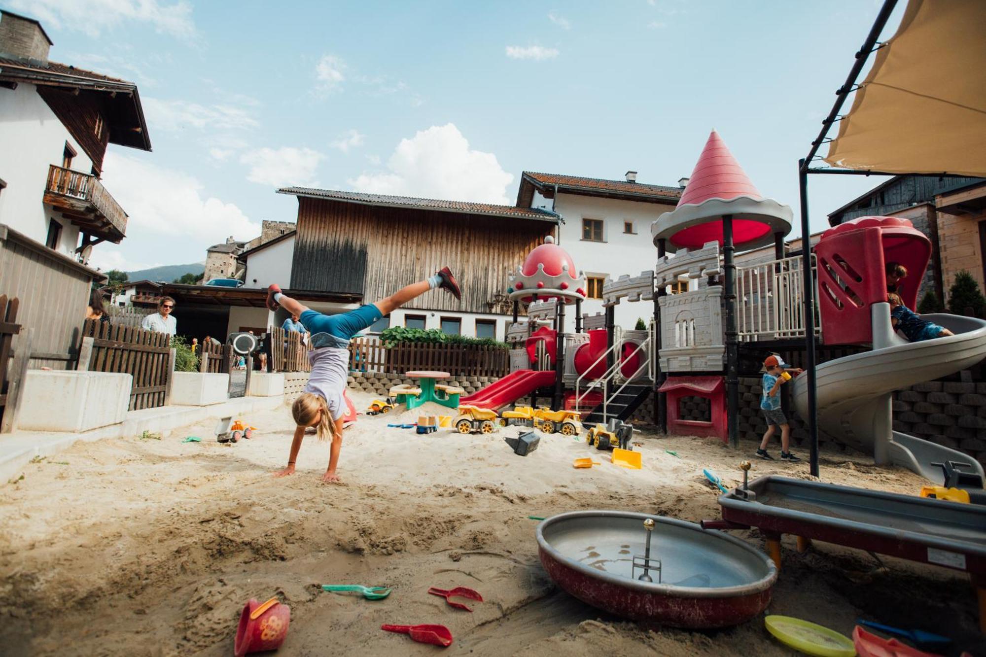 Kinderhotel Laderhof لاديس المظهر الخارجي الصورة