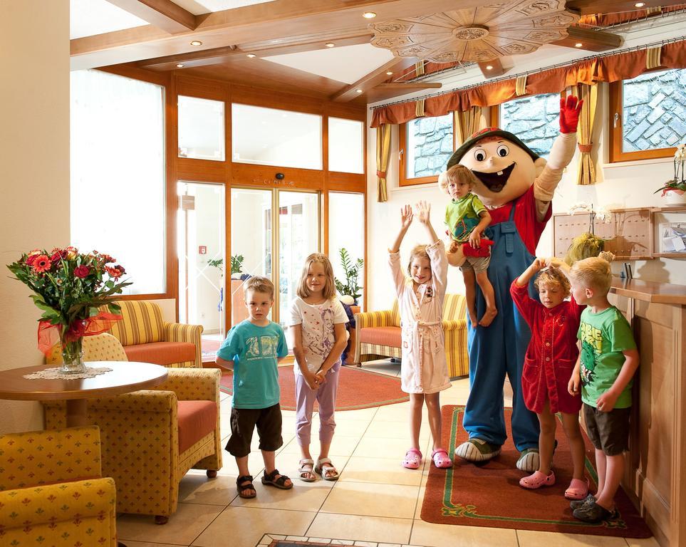 Kinderhotel Laderhof لاديس المظهر الخارجي الصورة