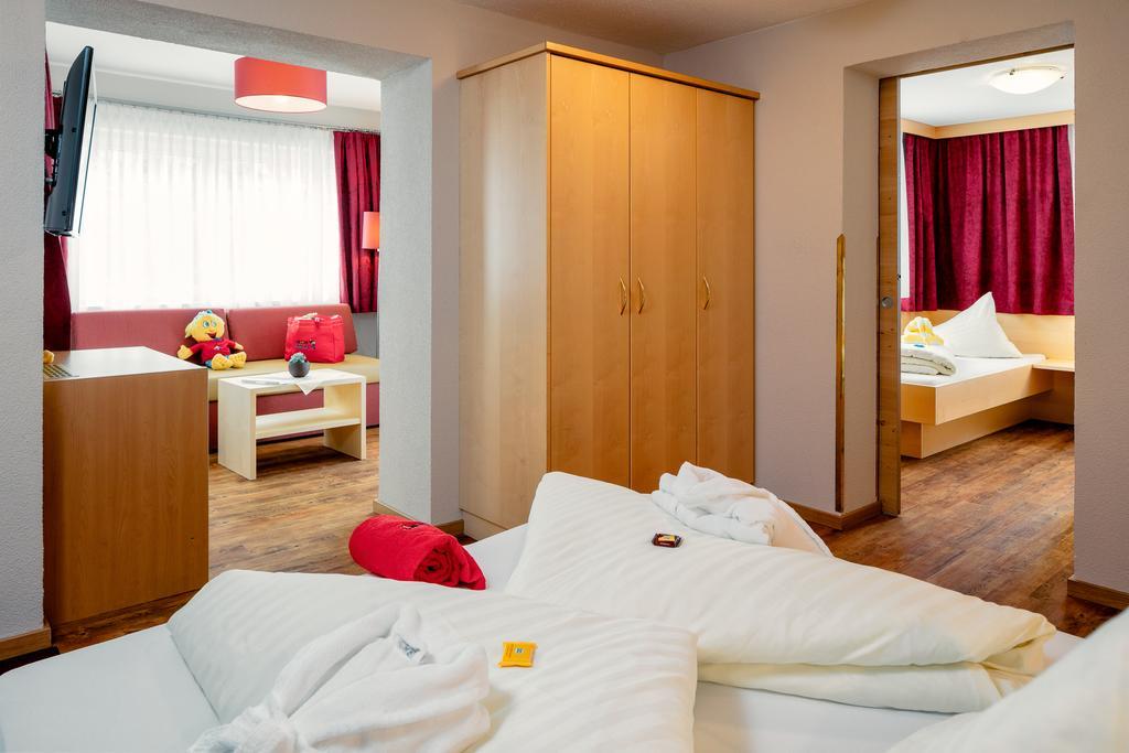 Kinderhotel Laderhof لاديس المظهر الخارجي الصورة