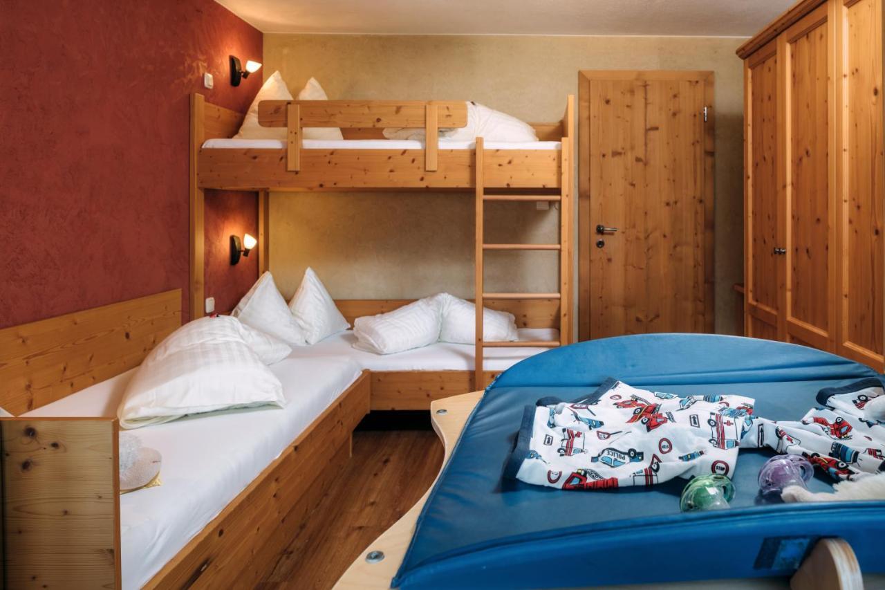 Kinderhotel Laderhof لاديس المظهر الخارجي الصورة
