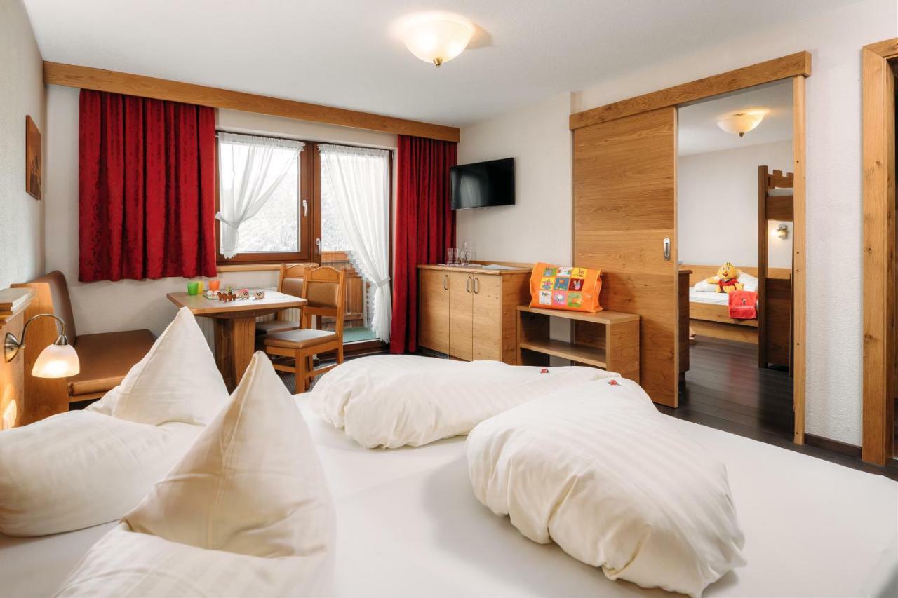 Kinderhotel Laderhof لاديس المظهر الخارجي الصورة