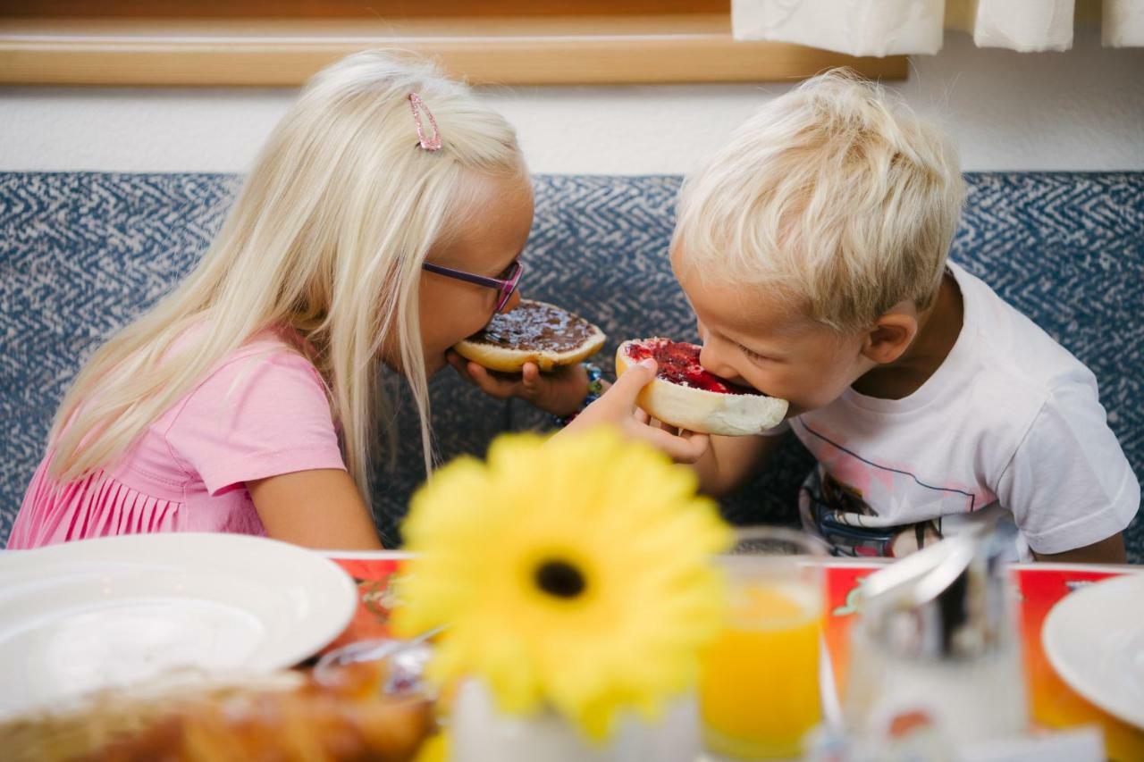 Kinderhotel Laderhof لاديس المظهر الخارجي الصورة
